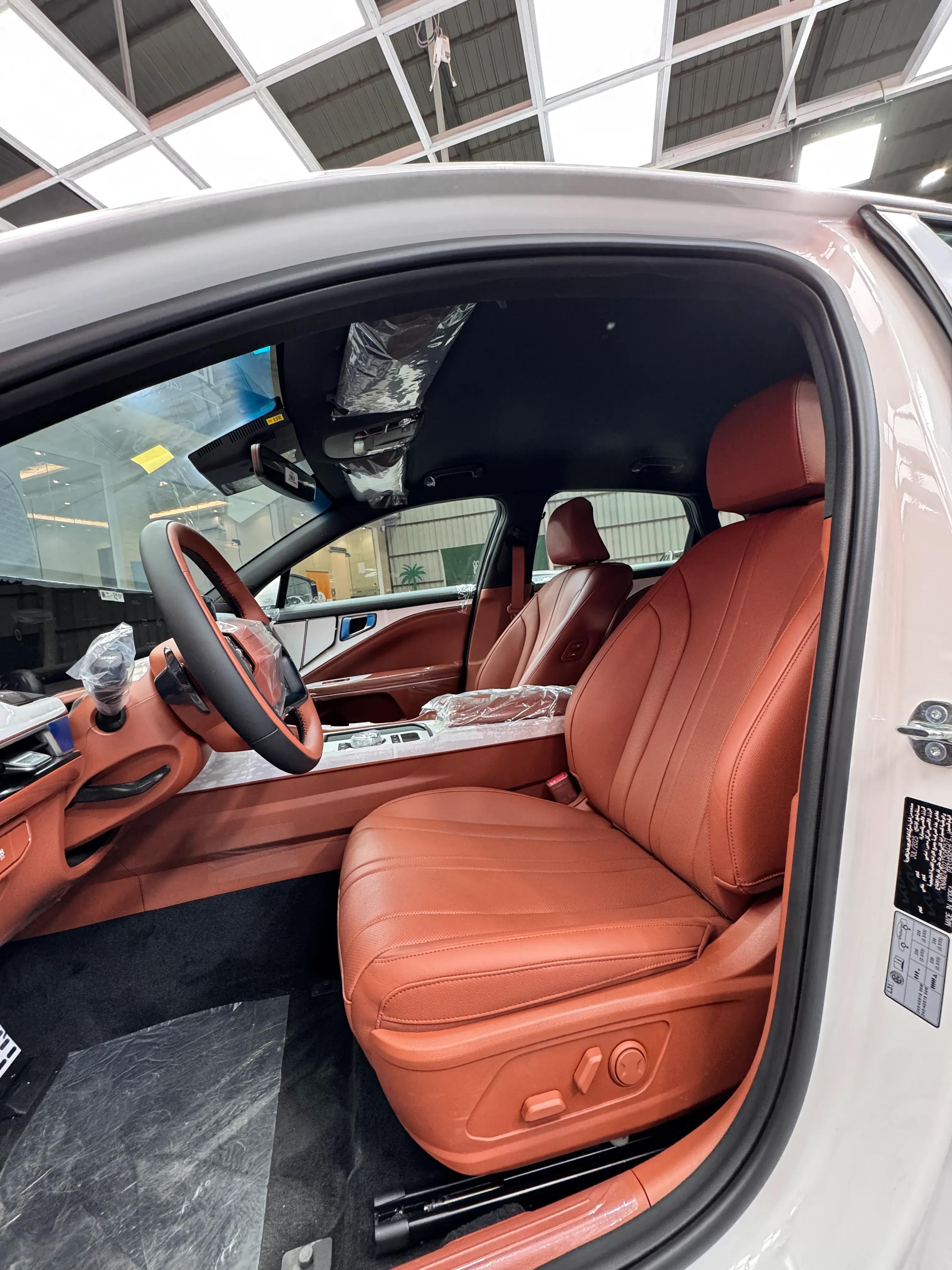 interior frontLeft