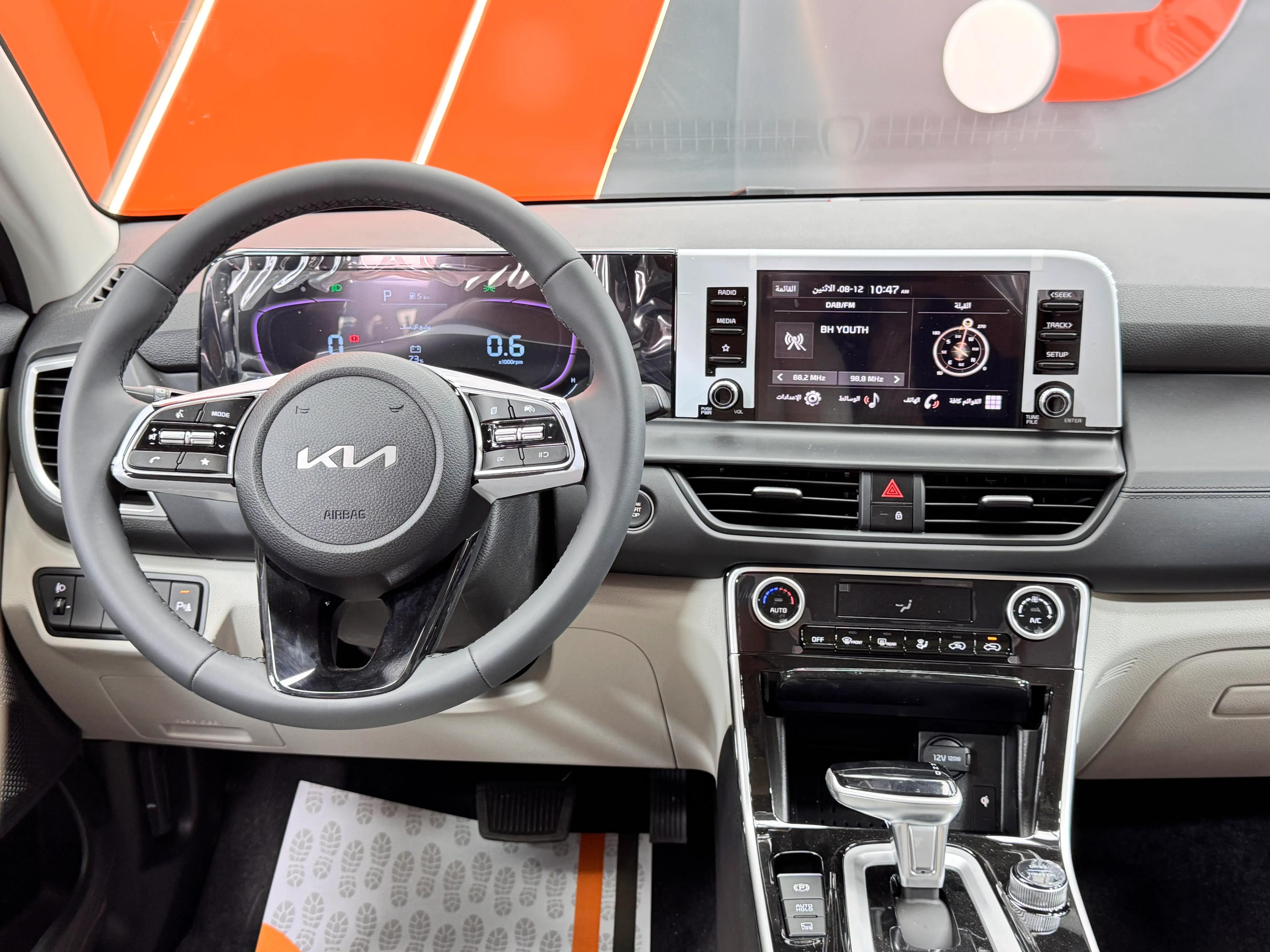 interior frontLeft