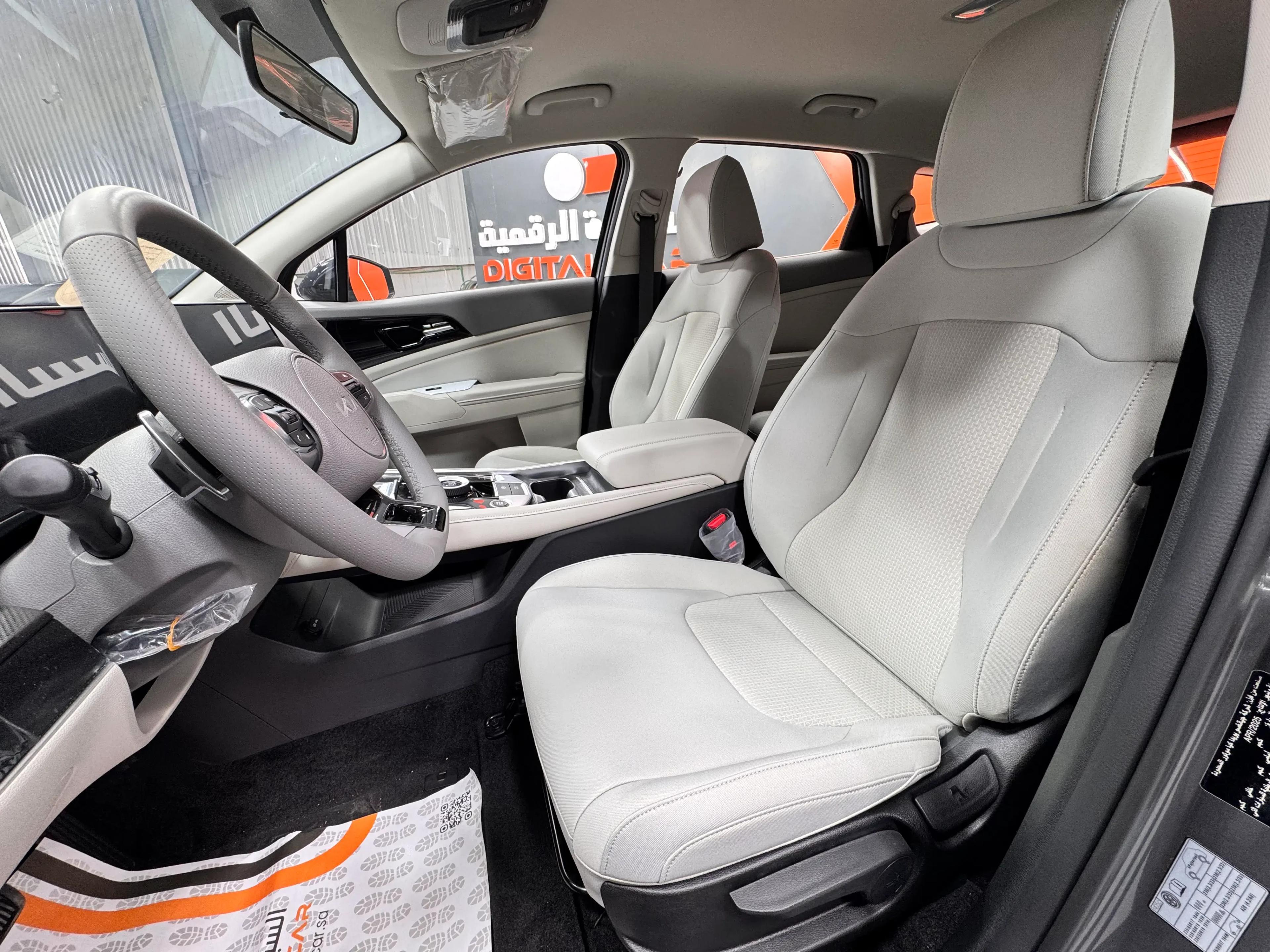 interior frontLeft