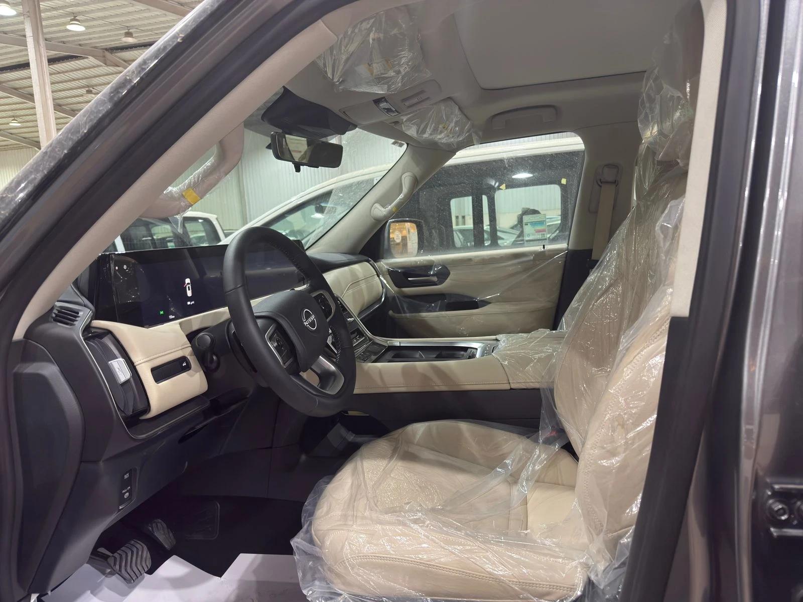 interior frontLeft